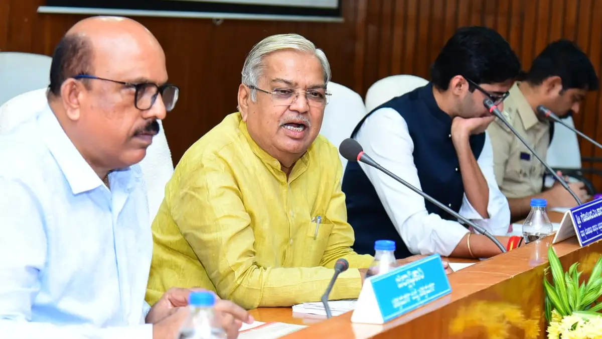 ಚಿತ್ರದುರ್ಗ ದಿಶಾ ಸಭೆ: ಜೆಜೆಎಂ ಕಳಪೆ ಕಾಮಗಾರಿ, ಇಲಿಜ್ವರ, ವನ್ಯಜೀವಿ ಸಾವಿನ ಬಗ್ಗೆ ಅಧಿಕಾರಿಗಳಿಗೆ ಸಂಸದ ಕಾರಜೋಳ ಕ್ಲಾಸ್!