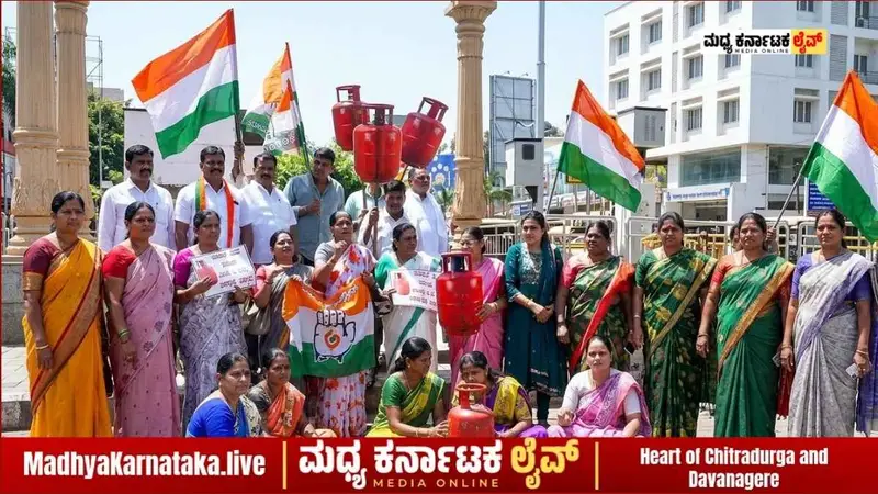 ದಾವಣಗೆರೆ: ಅಡುಗೆ ಅನಿಲ ಅಭಾವಕ್ಕೆ ಆಕ್ರೋಶ; ಕೇಂದ್ರ ಸರ್ಕಾರದ ವಿರುದ್ಧ ಬೀದಿಗಿಳಿದು ಪ್ರತಿಭಟನೆ!