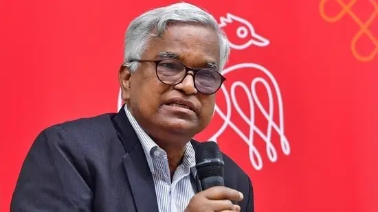 ರಾಜ್ಯದ 3,900 ಶತಮಾನದ ಶಾಲೆಗಳಿಗೆ ಬೀಗ? ದಾವಣಗೆರೆಯಲ್ಲಿ ಡಾ. ಪುರುಷೊತ್ತಮ ಬಿಳೆಮಲೆ ಆತಂಕದ ಮಾತು!