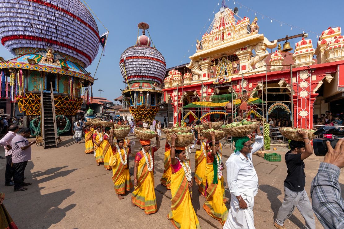 ಮಟ್ಟುಗುಳ್ಳ ಹೊರೆಕಾಣಿಕೆ