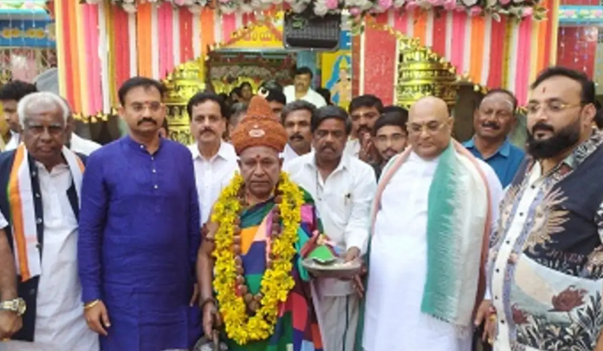 ಚಿತ್ರದುರ್ಗದ ಕಬೀರಾನಂದ ಮಠದಲ್ಲಿ ಅಪರೂಪದ ‘ಕೌದಿ ಪೂಜೆ’: ಭಿಕ್ಷಾಟನೆ ಮೂಲಕ ಸನ್ಯಾಸತ್ವದ ಪಾಠ ಸಾರಿದ ಶ್ರೀಗಳು!